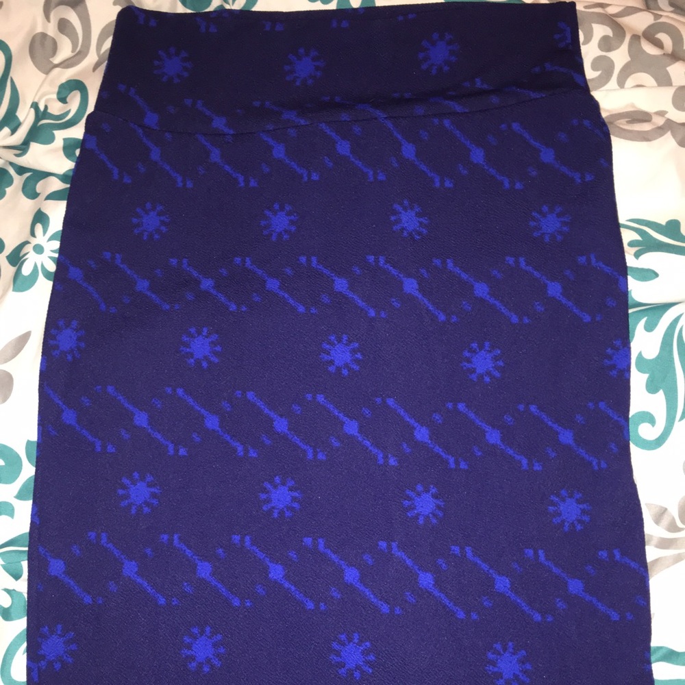 LulaRoe Cassie skirt. Size M