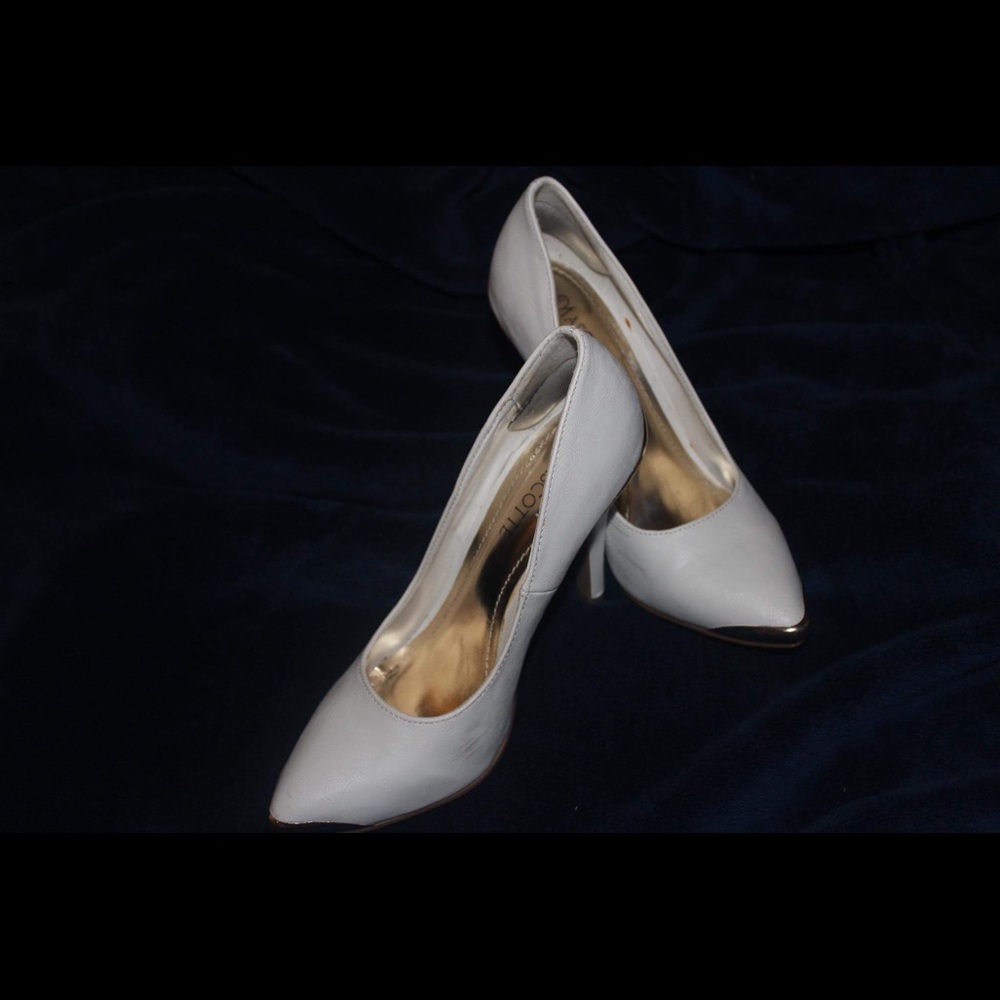 Mascotte white gold pumps