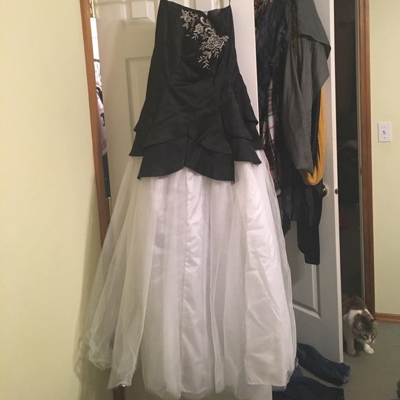 Black and white prom dress - Picture 2 of 5