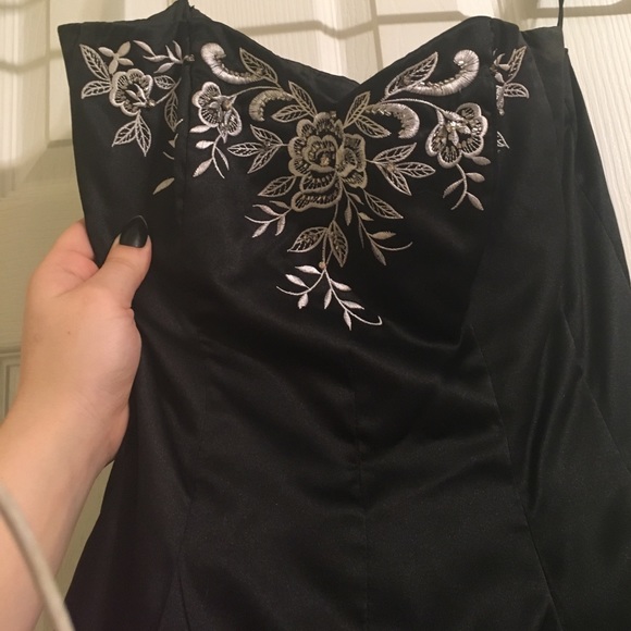 Black and white prom dress - Picture 3 of 5