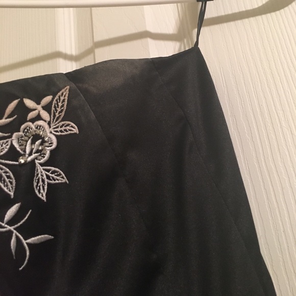 Black and white prom dress - Picture 5 of 5