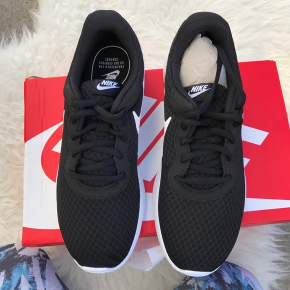 Nike women's black shoes sz 7.5 new - Picture 2 of 4