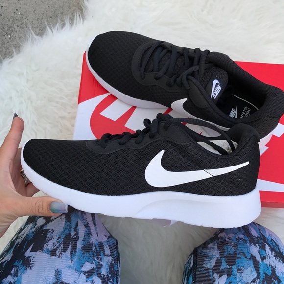 Nike women's black shoes sz 7.5 new - Picture 4 of 4