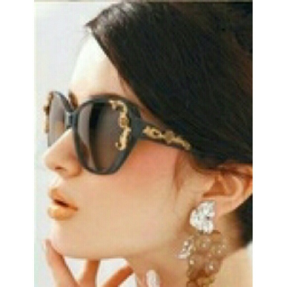 NWT Black Vintage Look Gold Rose Trim Sunglasses - Picture 2 of 3