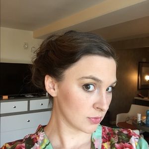 Meet your Posher, Hilary