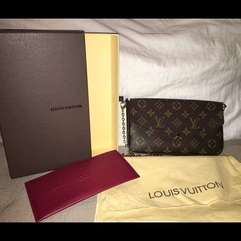 *FIRM* LV Pochette (wallet on chain)