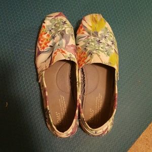 Floral vegan Toms.