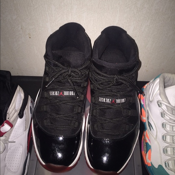 Jordan 11 Bred - Picture 2 of 3