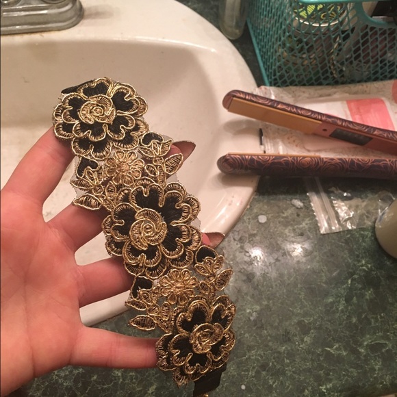 Choker - Picture 2 of 2