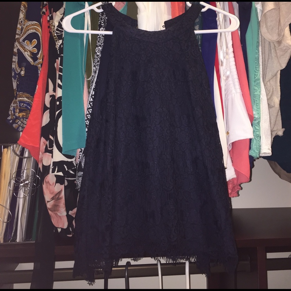 Sleeveless lace shirt
