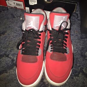 Jordan 4 Toro