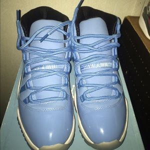 Jordan 11 Pantone
