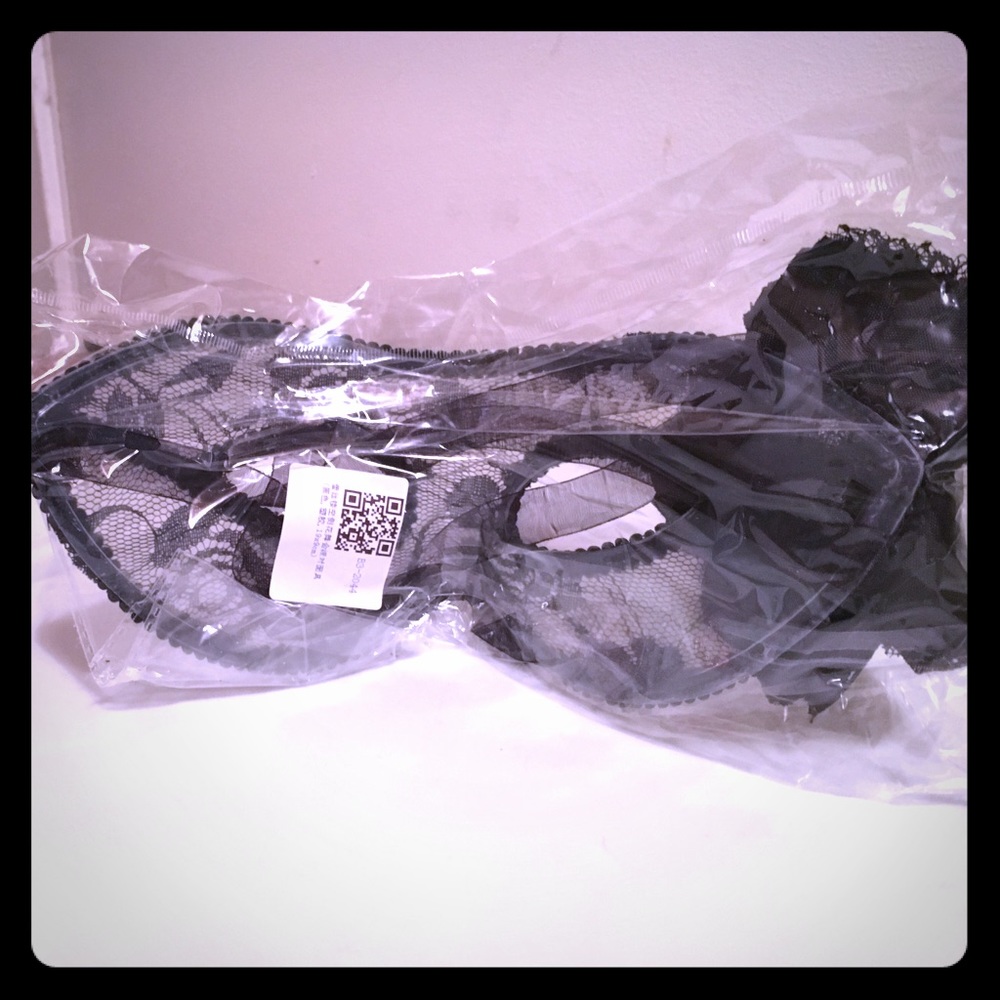 Party Mask - Picture 2 of 3