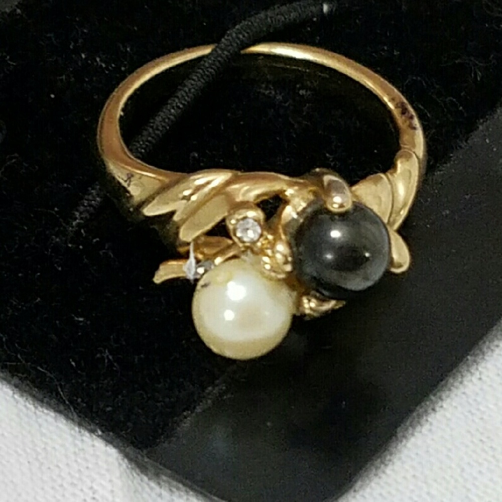 NEW YORK & COMPANY *nwt* Sz 7 Gold Tone Pearl Ring - Picture 2 of 3