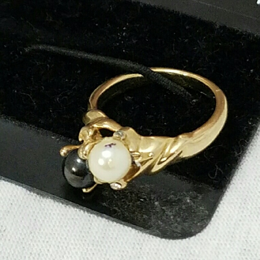 NEW YORK & COMPANY *nwt* Sz 7 Gold Tone Pearl Ring - Picture 3 of 3