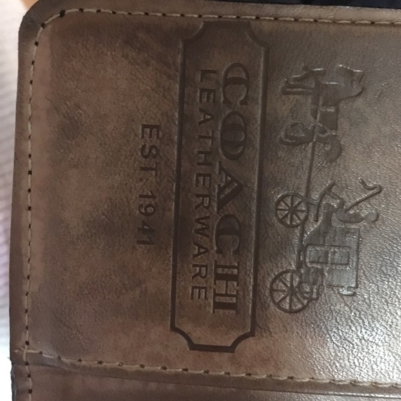 Coach case I phone 5 se - Picture 2 of 4