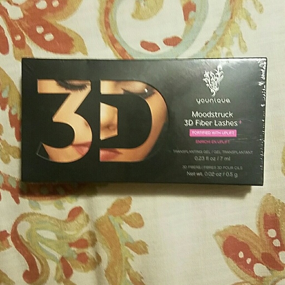 Younique 3D Fiber Lashes - Picture 1 of 3