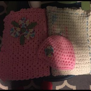 Crochet girls beanie & crochet blankets (newborn)