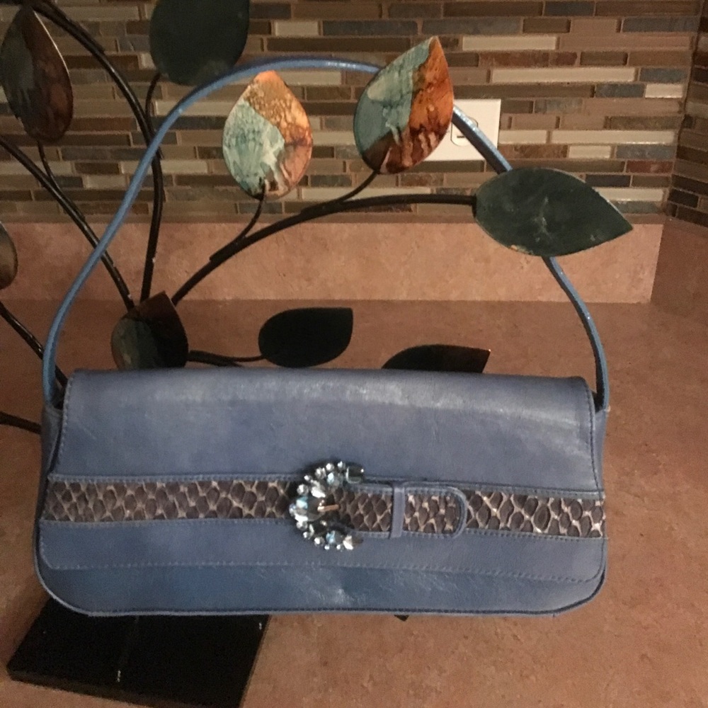 Pretty blue jeweled clasp shoulder bag