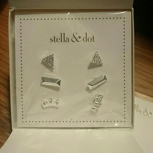 NIB Stella & Dot Aurora Stud Pack Silver