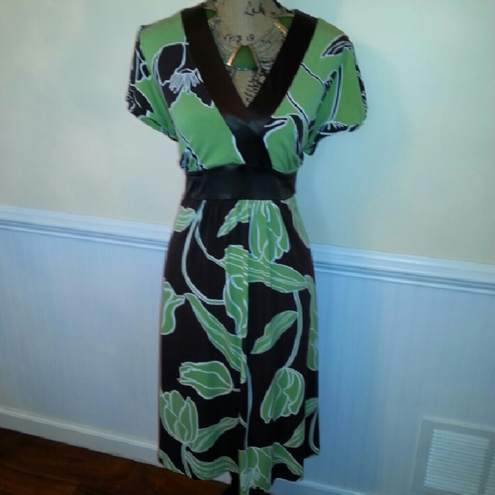 Apt.9 green and and black polyester and spandex dr
