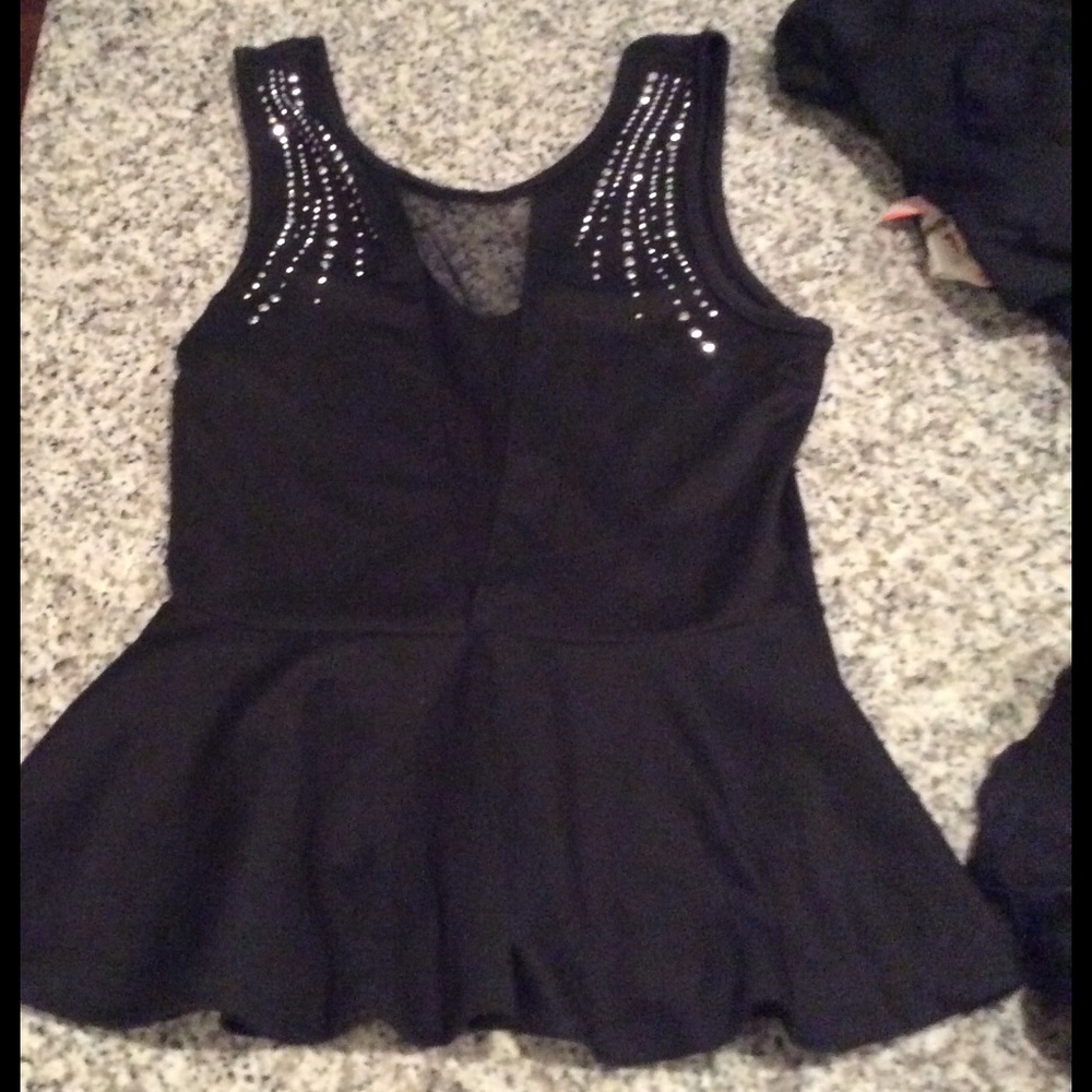 ♥️Low-cut mesh peplum top♥️