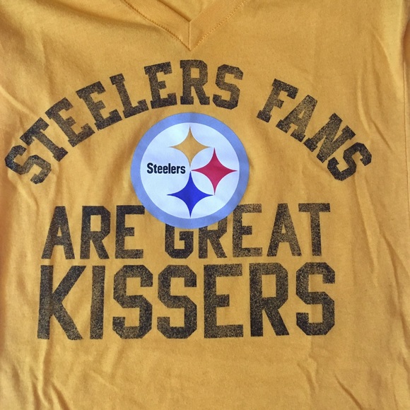 SOLD! 🏈STEELER TEE 💋 - Picture 2 of 4