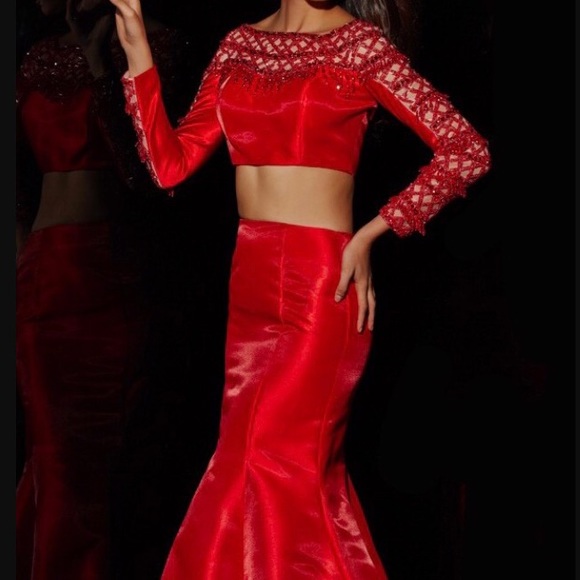 Red two piece Angela and Alison prom dress SIZE 0 - Picture 3 of 4