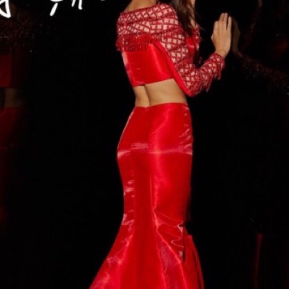 Red two piece Angela and Alison prom dress SIZE 0 - Picture 4 of 4