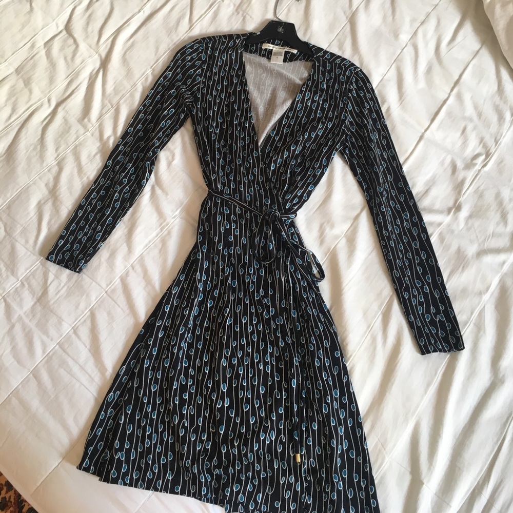 DIane von Furstenberg Silk wrap dress. Sz 2