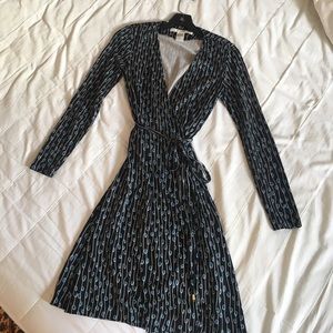 DIane von Furstenberg Silk wrap dress. Sz 2