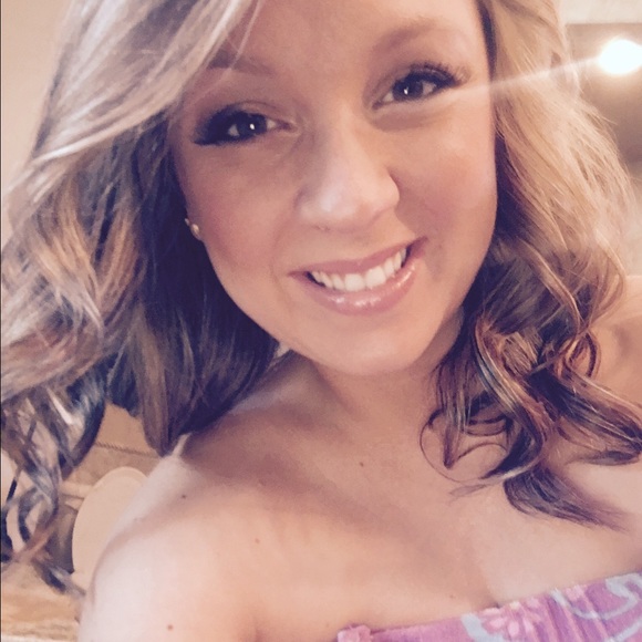 Meet your Posher, Amber - Picture 3 of 3