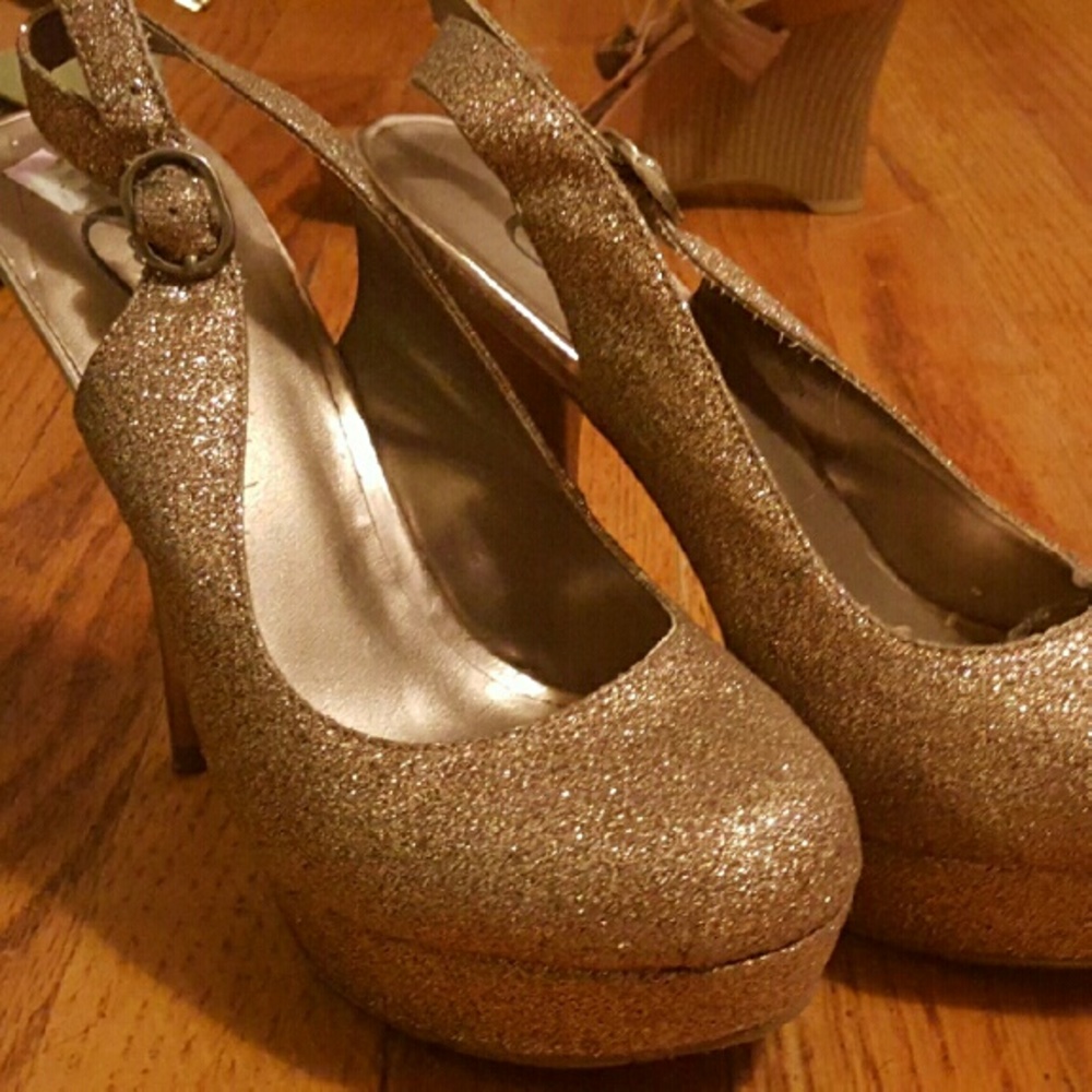 Shoes - Picture 2 of 3