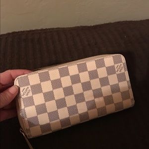 Louis Vuitton azure damier wallet. Zippy