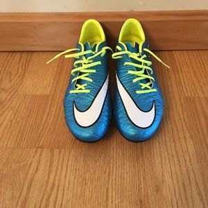 NWOT Women's Nike HyperVenom FG soccer cleats
