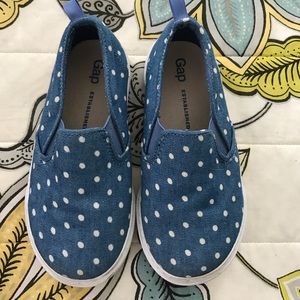 Gap toddler chambray dot sneakers size 10 EUC