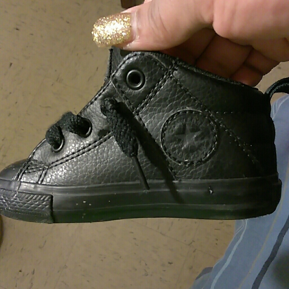 Converse - Picture 2 of 3