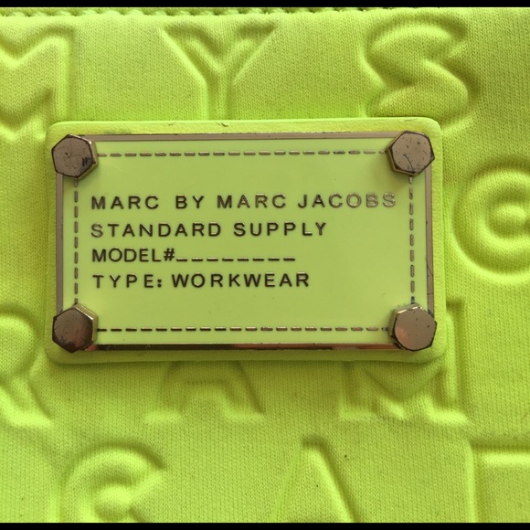Marc Jacobs cosmetic case - Picture 3 of 9
