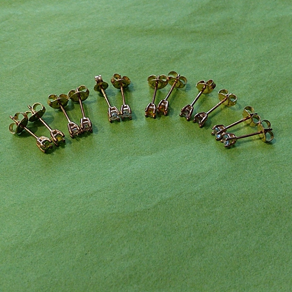 NEW 6 PAIRS OF EARRINGS