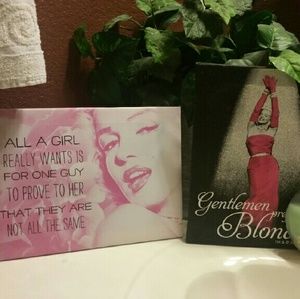 Very Stylish Marilyn Monroe Hanging Art