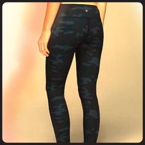 Lululemon very rare full length camo leggings!!