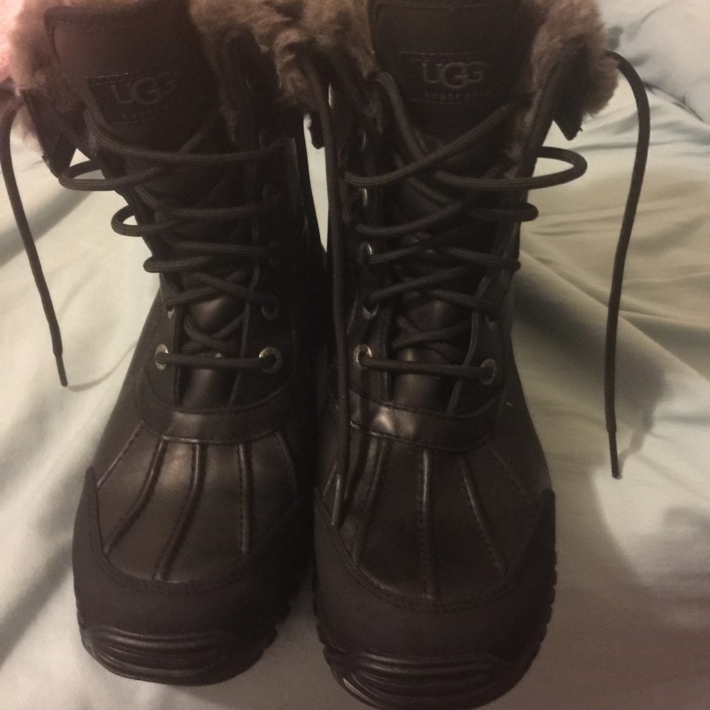 Ugg Adirondack boots! Black/Gray. Suede sides.