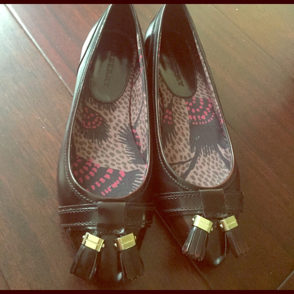 Brand new Burberry flat shoes