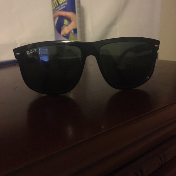Black Ray-Ban Sunglasses