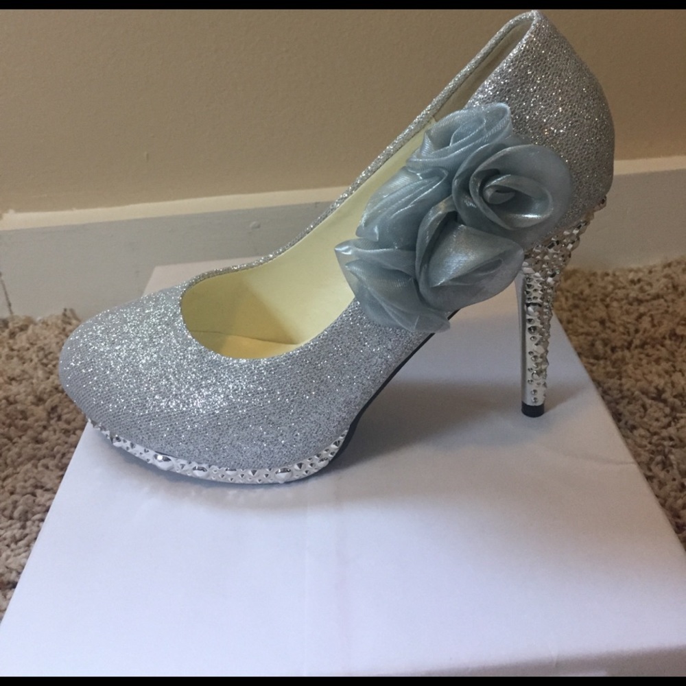 Silver heels with decorative flower! Wedding/Prom