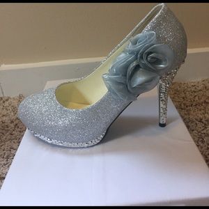 Silver heels with decorative flower! Wedding/Prom