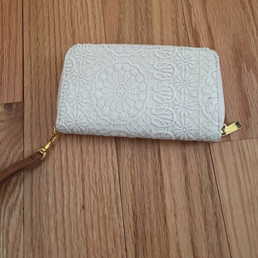 BRAND NEW white lace tech case/wallet