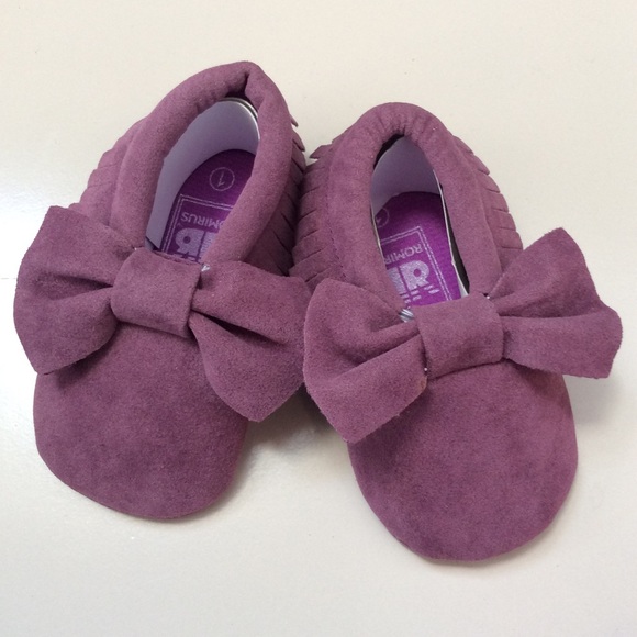 🦋CLEARANCE Baby Girl Suede Fringe Bow Moccasins - Picture 4 of 4