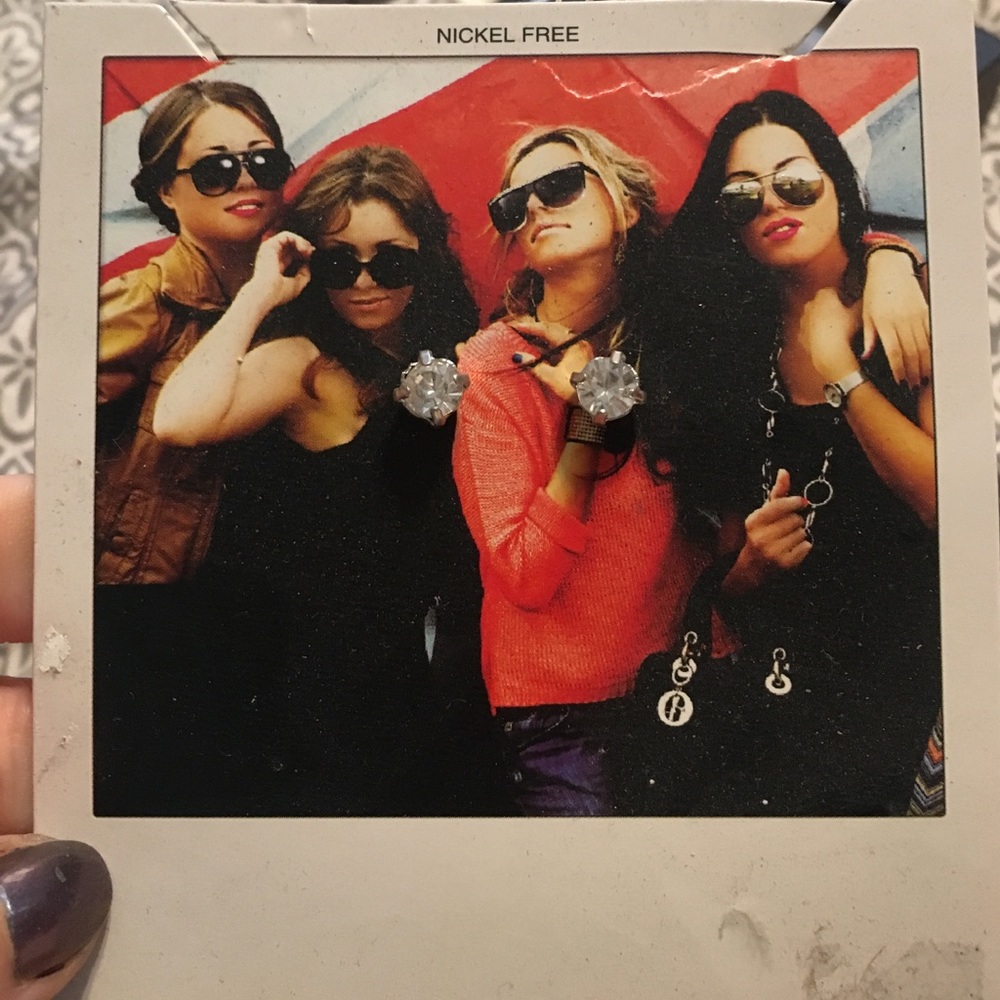 Simple stud earrings