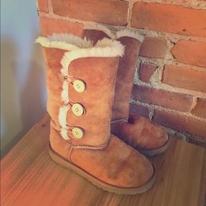 UGG Girls' Bailey Button Triplet